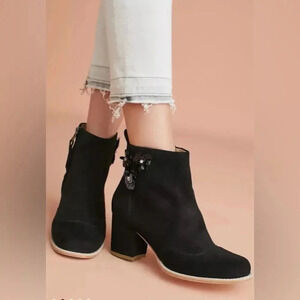 Bill Blass Floral Beaded Floral Embellished Black Suede Heeled Ankle Boots-9